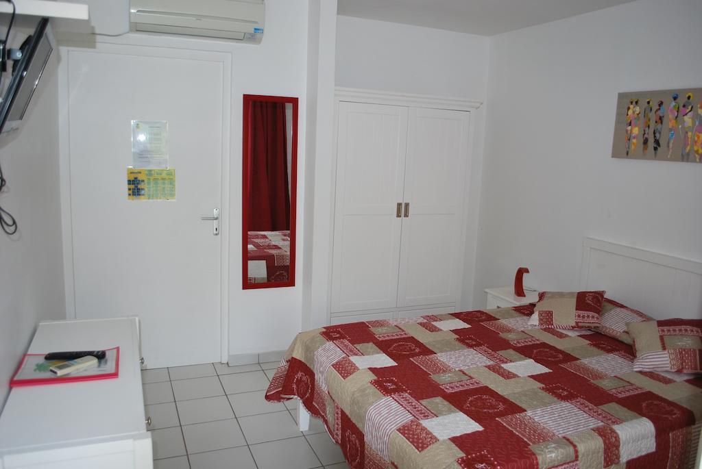 Aparthotel Les Créolines Sainte-Luce Habitación foto